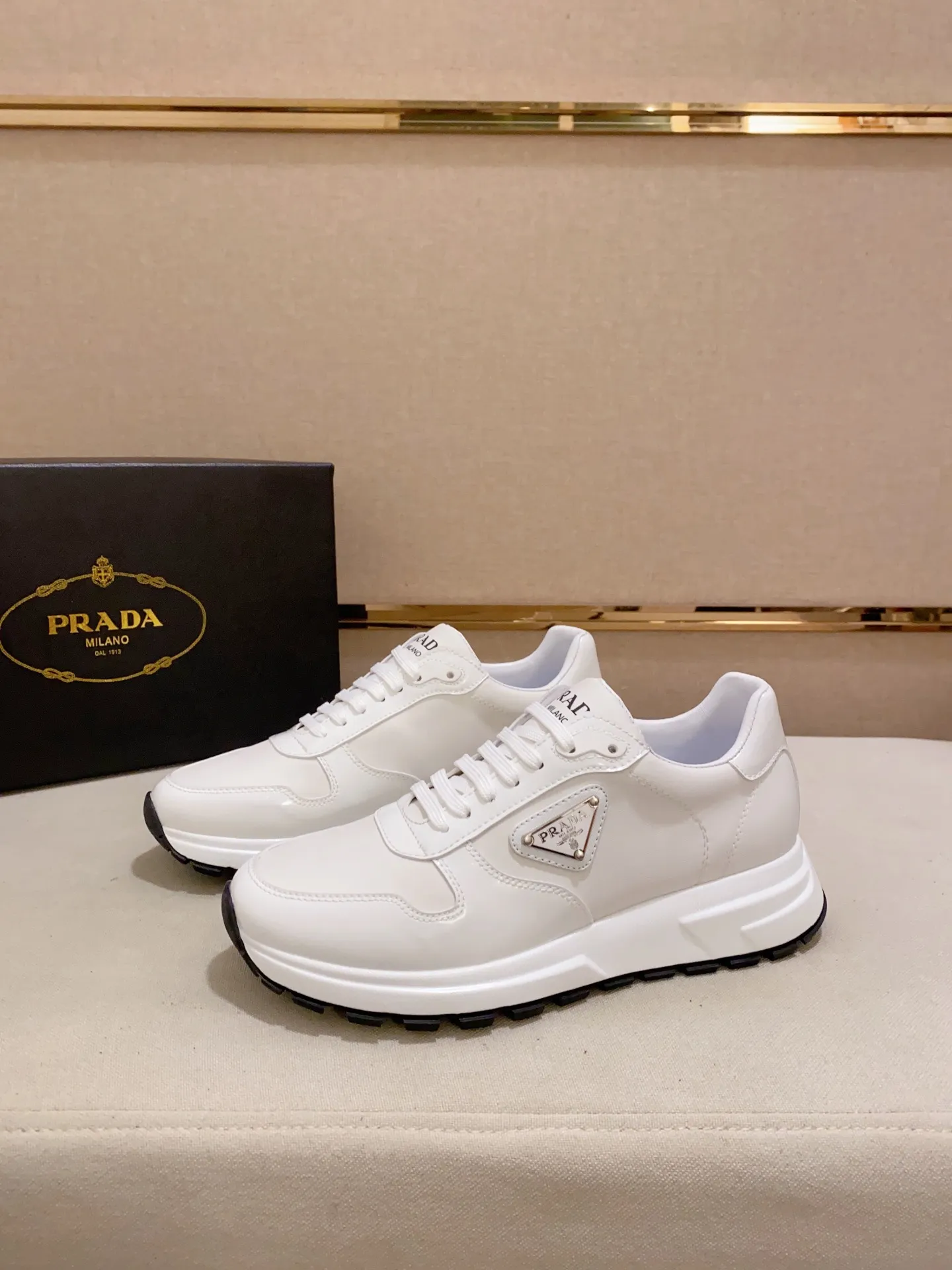 Men's shoes 💰: 480💰 [Prada～Prada] Trendy new styles are on the market. Same style as the official website. Counter quality. Original matching. [Strong] [Strong] Selected first-layer cowhide fabric. Comfortable and breathable sheepskin lining, fine workmanship, upper layer made of 100% pure cowhide, original last shape, comfortable on the feet, shoe sizes 38 to 44